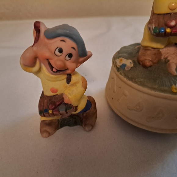 VINTAGE Schmid 1937 to 1987 50th Anniversary Disney Dopey music box with figure - Picture 2 of 7